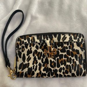 NWOT Tory Burch Leopard Print leather wristlet